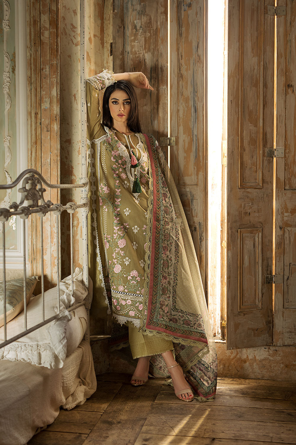 Design 4B Luxury Lawn 2023 Unstitched
